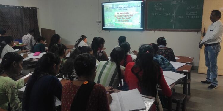 કાંકણપુર કોલેજમાં પંચ પ્રકલ્પ અંતર્ગત “ગૌ આધારિત પ્રાકૃતિક ખેતી ” વિષયક નિબંધ લેખન સ્પર્ધા યોજાઈ