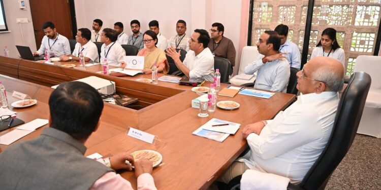 વડનગરના વિવિધ વિકાસ પ્રોજેક્ટસની કામગીરી સમીક્ષા હાથ ધરતા મુખ્યમંત્રી ભૂપેન્દ્ર પટેલ