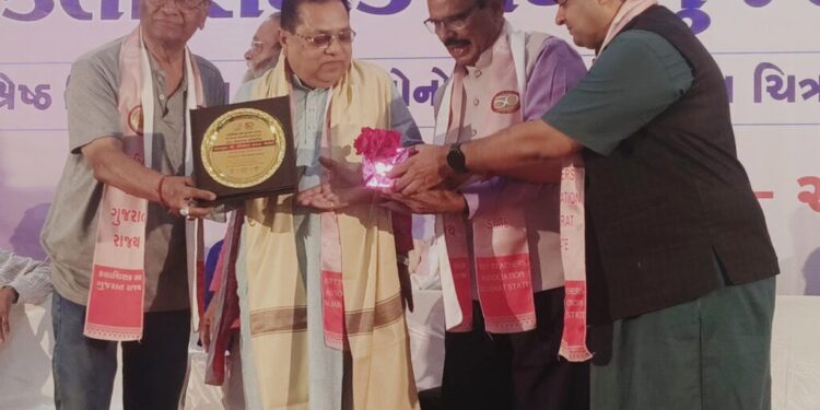 ચિત્રકાર ડો. રમેશ તડવીનું ચિત્ર પ્રદર્શન યોજાયુ