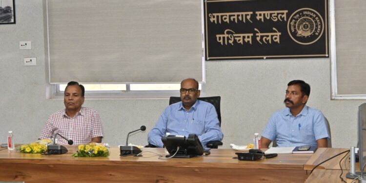 ભાવનગર મંડળ કચેરીમાં પ્રસિદ્ધ હિન્દી કવયિત્રી મહાદેવી વર્માની જન્મજયંતિની ભવ્ય ઉજવણી