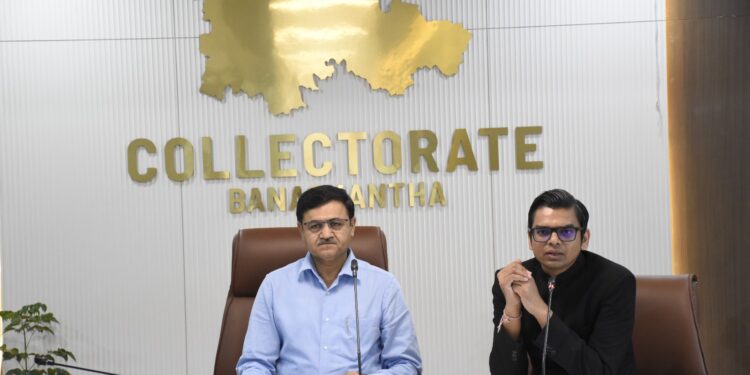 પાલનપુર ખાતે માહિતી નિયામક કે.એલ.બચાણીના અધ્યક્ષસ્થાને સોશિયલ મીડિયા સંદર્ભે બેઠક યોજાઈ