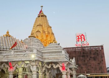 ચૈત્ર નવરાત્રીનો પ્રારંભ:અંબાજીમાં ભક્તોની ભારે ભીડ મળી જોવા