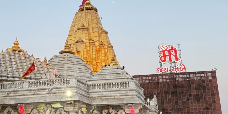 ચૈત્ર નવરાત્રીનો પ્રારંભ:અંબાજીમાં ભક્તોની ભારે ભીડ મળી જોવા