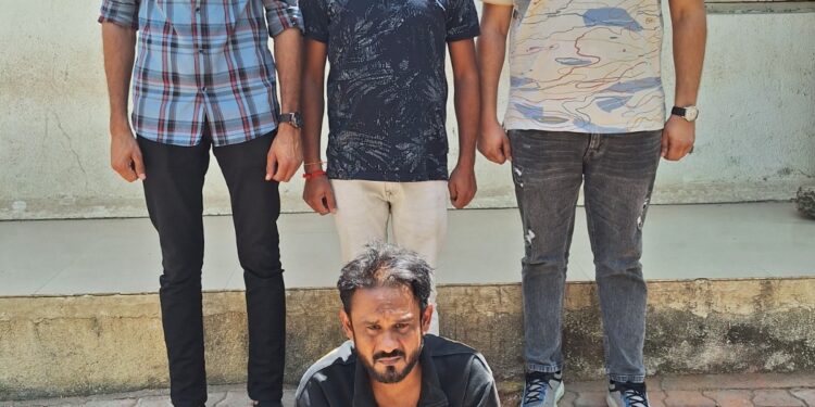 ભાવનગર જીલ્લાના નિલમબાગ પોલીસ સ્ટેશન તથા ઘોઘા પોલીસ સ્ટેશનના નાર્કોટીકસના ગુન્હાઓમાં પકડવાના બાકી આરોપીને ઝડપી લેતી ભાવનગર લોકલ ક્રાઇમ બ્રાન્ચ