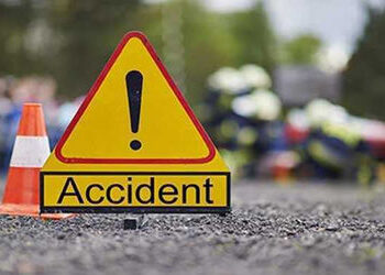 વડોદરાના કારેલીબાગમાં હીટ એન્ડ રનનો વધુ એક બનાવ, સ્કૂટર સવાર દંપતીને ફંગોળી કારચાલક ફરાર | Another hit and run incident in Vadodara’s Karelibaug Car hits couple riding on scooter