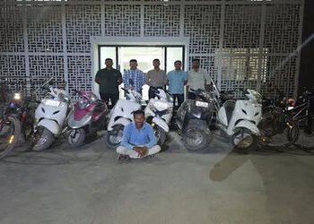 વડોદરાના તરસાલી અને સોમા તળાવ વિસ્તારમાંથી અડધો ડઝન વાહન ઉઠાવનાર ઝડપાયો | thief who stole more than 6 vehicles from Tarsali and Soma Lake areas of Vadodara arrested by police