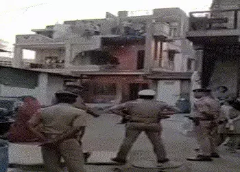 અમદાવાદમાં મહિલા બુટલેગરના ગેરકાયદે ઘર પર પડ્યા હથોડા, દબાણ શાખાની ટીમ સાથે પોલીસની કાર્યવાહી | Ahmedabad Illegal Construction of Woman Bootlegger Demolished