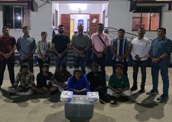 વાપીના ચણોદના મકાનમાંથી 10 કિલો ગાંજાનો જથ્થો પકડાયો : મહિલા સહિત આઠ આરોપીની ધરપકડ | 10 kg of ganja seized from Chanod by sog team of Vapi: 8 accused including woman arrested