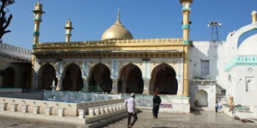 ઔરંગઝેબની કબર મુદ્દે મહારાષ્ટ્રમાં ઘમસાણ, ફડણવીસ સરકાર ઈચ્છે તો પણ નહીં હટાવી શકે, જાણો કેમ? | Contr…