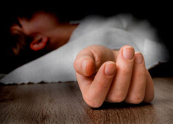 જામનગરની પરિણીતાનો ગળાફાંસા દ્વારા આપઘાત : અન્ય પુરુષ સાથે મોબાઇલમાં વાત કરતા પતિએ આપ્યો હતો ઠપકો | …