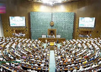 કર્ણાટકમાં મુસ્લિમોને અનામત મુદ્દે સંસદમાં ભારે હોબાળો, કાર્યવાહી સ્થગિત | Huge uproar in Parliament…