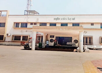 વસોમાં 2.50 કરોડના ખર્ચે બનેલું સીએચસી શોભાના ગાંઠિયા સમાન | CHC built at a cost of Rs 2 50 crore in…