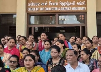 વડોદરામાં નારાયણ વિદ્યાલય શરુ કરવાની માગણી સાથે દેખાવો, કલેકટરને આવેદન પત્ર સુપ્રત કર્યું | Protest …