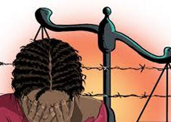 આરપાર દેખાય તેવા એન્ટીક ચશ્મા લેવા છોકરીની જરૂરત છે | Need a girl to buy antique see through glasses