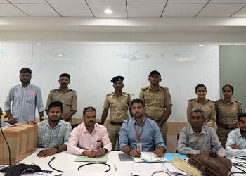 અમદાવાદના એમેઝોન વેરહાઉસ પર BISના દરોડા, 5834 બિનપ્રમાણિત ઉત્પાદનો જપ્ત કરાયા | BIS raids Amazon war…