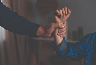 બ્રેકઅપ પછી પણ સગીરાનો પીછો કરી ધમકી આપતા યુવક સામે ફરિયાદ | Complaint against young man who stalked…