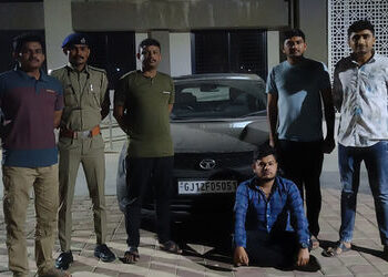 માંડવી અને મુંદરામાં આઇપીએલ મેચ પર સટ્ટો રમતા બે યુવક પકડાયા | Two youths caught betting on IPL matc…