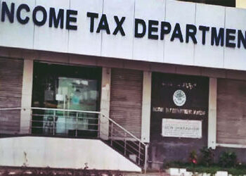 યસ બેન્કને ઈન્કમ ટેક્સ ડિપાર્ટમેન્ટે પાઠવી 2209 કરોડની નોટિસ, શેરમાં આ વર્ષે 14 ટકાનો કડાકો | yes ba…