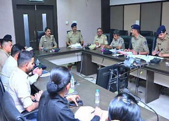 જામનગર શહેર જિલ્લામાં આગામી રમજાન ઈદ- રામનવમી સહિતના તહેવારોને અનુલક્ષીને પોલિસ વિભાગની ક્રાઈમ કોન્ફ…