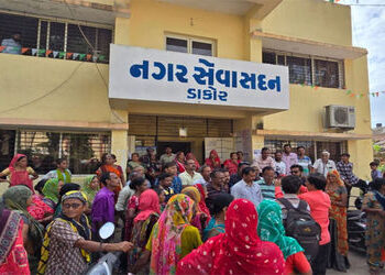 ભાજપના બળવાખોર મહિલા સભ્ય વનિતા શાહના પતિ વિપુલ શાહને પાલિકાના પ્રમુખ બનાવી દીધા | Vipul Shah husban…