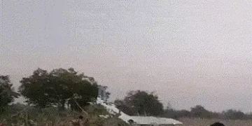 VIDEO : મહેસાણાના ઉચરપી ગામ પાસે ટ્રેઈની વિમાન ક્રેશ, મહિલા પાઈલટ ઈજાગ્રસ્ત | Training plane crashes…