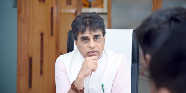 સરકારી વિજ્ઞાન કોલેજ, વરાછાના નવા બાંધકામ પ્લાનિંગ અંગે શિક્ષણ રાજ્ય મંત્રીની અધ્યક્ષતામાં બેઠક યોજા…