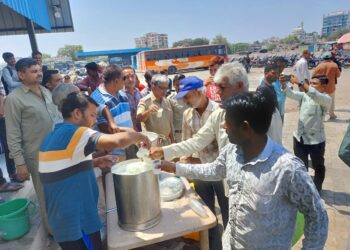 જામનગર જિલ્લાના વિવિધ એસ.ટી.ડેપો ખાતે વિનામૂલ્યે છાસ વિતરણ કાર્યક્રમનું કરાયું આયોજન