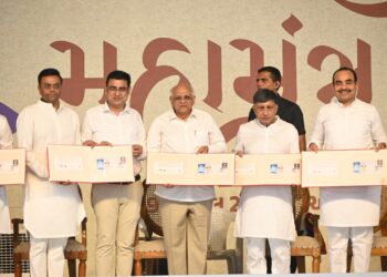 વિશ્વ નવકાર મહામંત્ર દિવસ’ પર વિશેષ ફિલાટેલિક ટપાલ કવરનું વિમોચન કરતા રાજ્યના મુખ્યમંત્રી