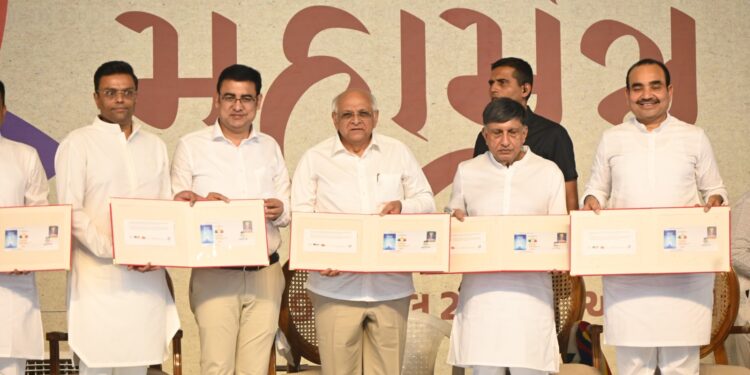 વિશ્વ નવકાર મહામંત્ર દિવસ’ પર વિશેષ ફિલાટેલિક ટપાલ કવરનું વિમોચન કરતા રાજ્યના મુખ્યમંત્રી