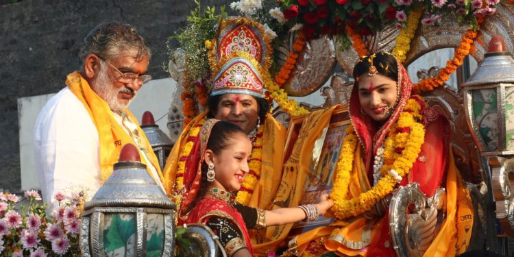 દ્વારકાના હાથીગેટ ખાતે ભગવાન શ્રીકૃષ્ણ અને દેવી રુક્મણીજીની શોભાયાત્રાનું ભક્તજનો દ્વારા ભવ્ય સ્વાગત…
