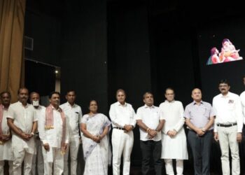 રાષ્ટ્રસંત પરમ ગુરુદેવ શ્રી નમ્રમુનિ મહારાજ સાહેબના સુશિષ્યા પૂજ્ય શ્રી પરમ સંબોધિજી મહાસતીજી આદિ ઠા…