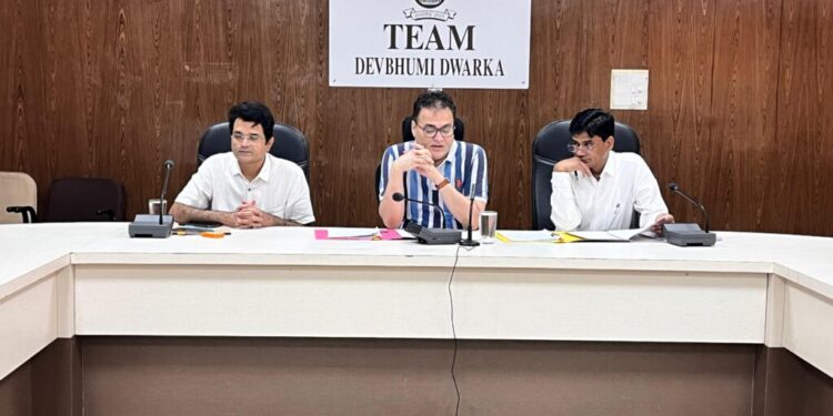 સુજલામ સુફલામ જળ અભિયાન ૨૦૨૫ અન્વયે કલેકટરની અધ્યક્ષતામાં દેવભૂમિ દ્વારકા જિલ્લા અમલીકરણ સમિતીની બેઠ…