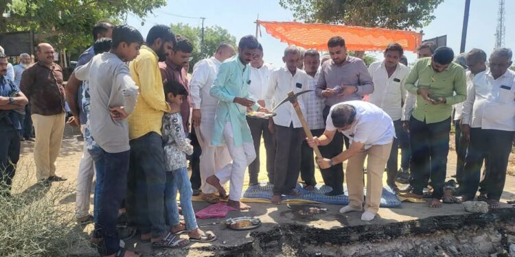 ગુંદરણ-હરિપર રોડ ઉપર ના નવા બ્રિજનું ખાતમુહૂર્ત કરતા : શ્રી કસવાલા