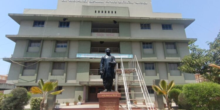 પાટણ માર્કેટ યાર્ડમાં વિવિધ જણશોની બંમ્પર આવક સાથે તમાકુયાડૅમાં પણ ૪૦ હજારથી વધુ બોરીઓની આવક થઈ