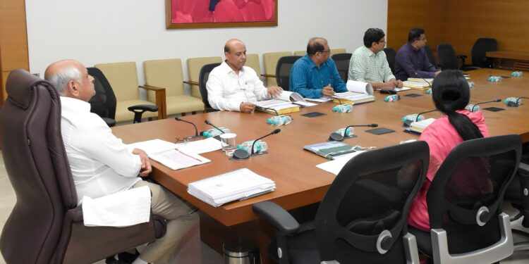 મુખ્યમંત્રીના અધ્યક્ષસ્થાને ગાંધીનગરમાં ગુજરાત સ્ટેટ રોડ ડેવલપમેન્ટ કોર્પોરેશનની ઉચ્ચસ્તરીય બેઠક સંપ…