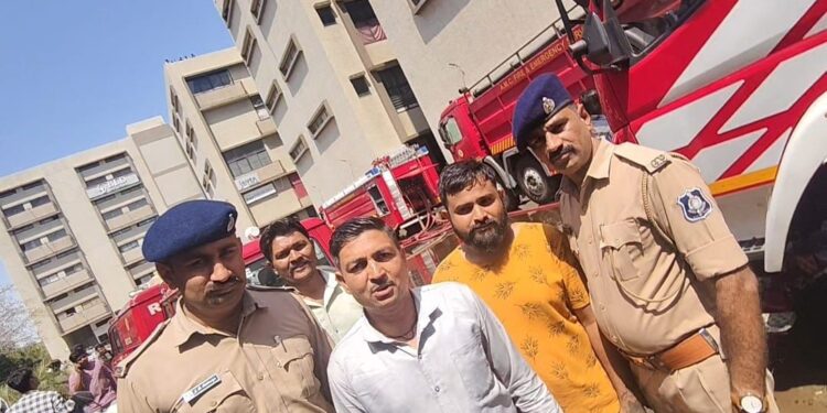 હદના વાદ વિવાદમાં પડ્યા વગર માનવતાનું ઉત્તમ ઉદરણ પુરું પાડતી અમદાવાદ ખોખરા પોલીસ