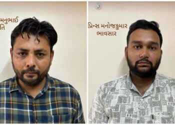 કડીના નાયબ મામલતદાર 10 હજારની લાંચ લેતા એસીબીના હાથે ઝડપાયા એ.સી.બી.ની સફળ ડીકોય