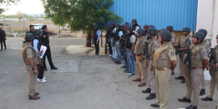 ભાવનગર એરપોર્ટ પર આતંકવાદી હુમલો અંગે મોકડ્રીલ યોજાઈ