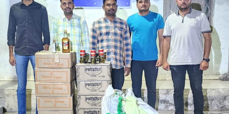 ભારતીય બનાવટનાં પરપ્રાંત ઇંગ્લીશ દારૂની નાની-મોટી બોટલ નંગ-૩૩૬ કિં.રૂ.૪૭,૯૫૨/- તથા બિયરના ટીન નંગ-૧૨…