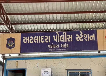 તને જાનથી મારી દઈ ટુકડા કરી નાખીશ ! મિલકતના વિવાદમાં બહેને ભાઈને આપી ધમકી | complaint filed in atlad…