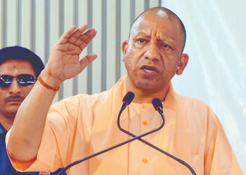 CM યોગીએ રસ્તા પર નમાજ મુદ્દે મુસ્લિમોને ચેતવણી આપનારા તંત્રનો કર્યો બચાવ, કહ્યું- ‘હિન્દુઓ પાસેથી શીખો’