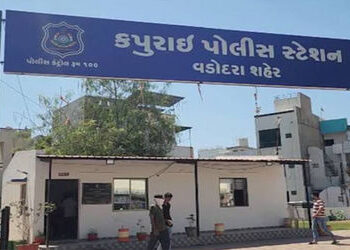 વડોદરામાં પરવાના તથા સેફટી સુરક્ષા વિના ફટાકડાનો જથ્થો રાખનાર વેપારી સહિત 3ની અટકાયત | 3 arrested in…