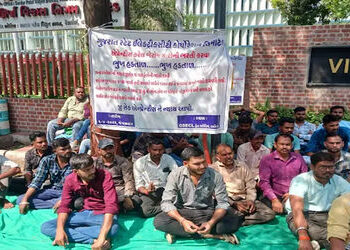 GSECની સામે બીજા દિવસે પણ ભૂખ હડતાળ યથાવત, કંપનીનો ભરતી માટે લેખિત ખાતરી આપવાનો ઈનકાર | Vadodara : H…