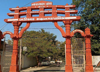 મહાનગર પાલિકા દ્વારા ગંદકીના નામે એક જ હોટલને દંડ કરતા તર્ક વિતર્ક | Municipal Corporation fining a …