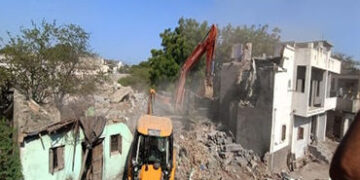 જામનગરના બેડી વિસ્તારમાં અસામાજિક તત્વોએ દબાવેલી રૂ.10 કરોડથી વધુ કિંમતની 5,000 ચોરસ મીટર જમીન ખુલ્લ…