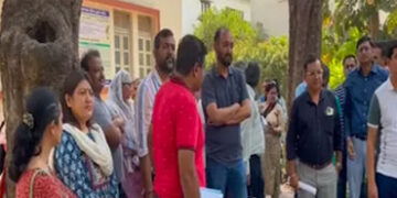 FRC પ્રમાણે ફી લેવાનો, વિદ્યાર્થીઓને બુક્સ આપવાનો ઈનકાર, વિબગ્યોર સ્કૂલના વાલીઓની ફરી DEO સમક્ષ રજૂઆ…