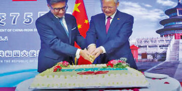 ચીને 4000 કિમી જમીન પડાવી લીધી અને મોદીના વિદેશ સચિવે ચીન સાથે કેક કાપી | China grabbed 4000 km of l…