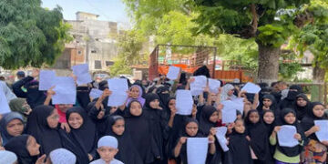 UCCના ફોર્મ ભરવા વડોદરા શિક્ષણ સમિતિની શાળાઓના બાળકોને ફરજ પાડવામાં આવતા વિવાદ | Controversy over fo…