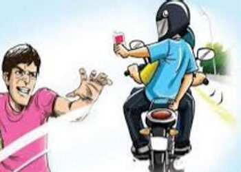 ઝુલેલાલ ભગવાનના ઝૂલુસમાં યુવકની રૃા.૧.૪૦લાખની સોનાની ચેઇન લૂંટી | Iwe ewe chon ässäw a soläni ewe se…