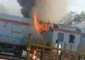 VIDEO : મધ્યપ્રદેશથી રાજસ્થાન જઈ રહેલી ચાલુ એક્સપ્રેસ ટ્રેનમાં ભયાનક આગ, મુસાફરોમાં હડકંપ | Madhya P…